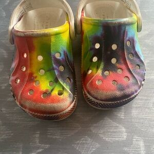 CROCS Red and Yellow Sandals Vibrant tie dye kids size 7